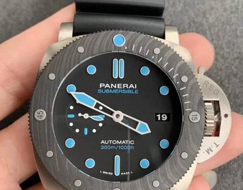 Világító kéz Replika Panerai Submersible PAM00799